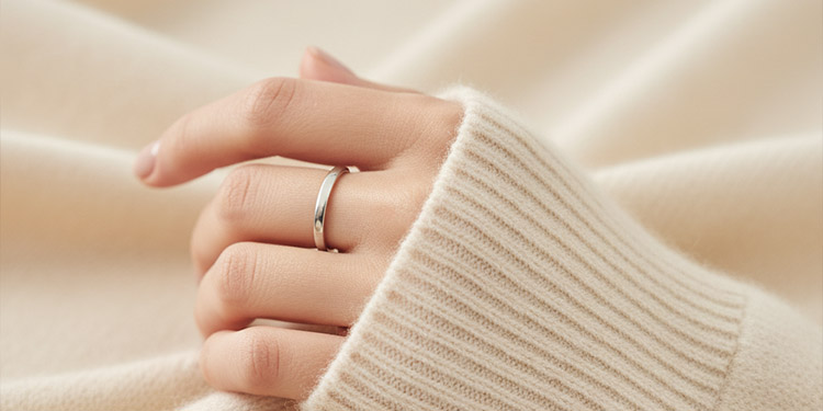 Material Trends - Cashmere Pullover